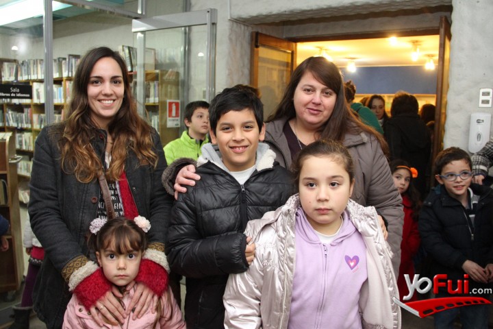 Constanza Arancibia y su hija, Patricia Vicuña y sus hijos