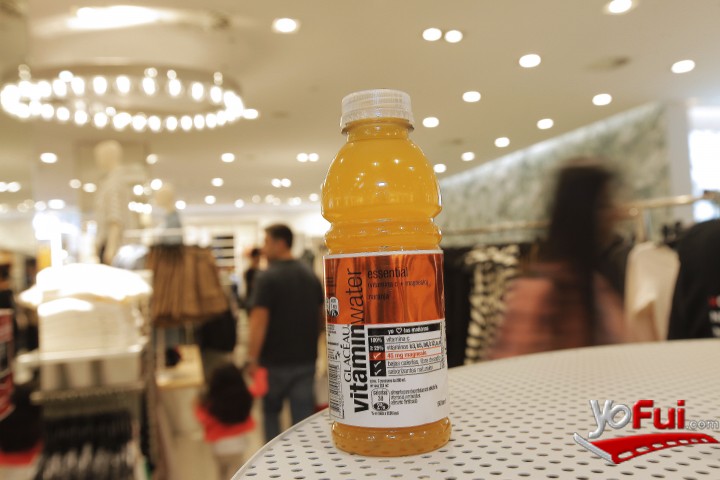 Fotografía en GLACEAU vitaminwater presente en inauguración de H&M en Casacostanera, Tienda H&M, Mall Casacostanera