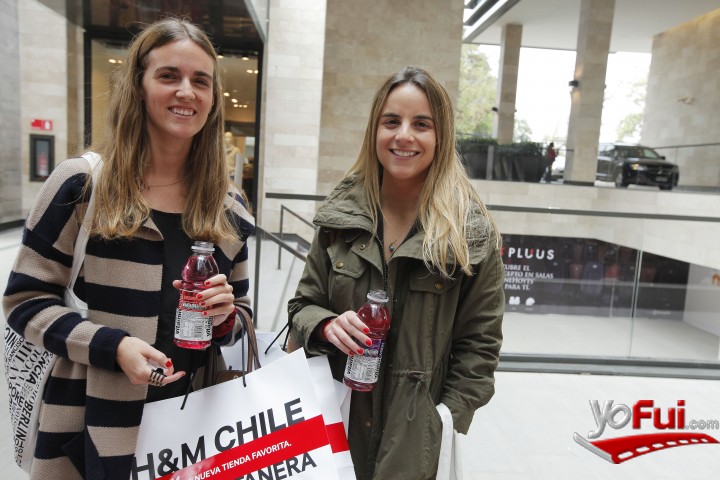 María José Benavente en GLACEAU vitaminwater presente en inauguración de H&M en Casacostanera
