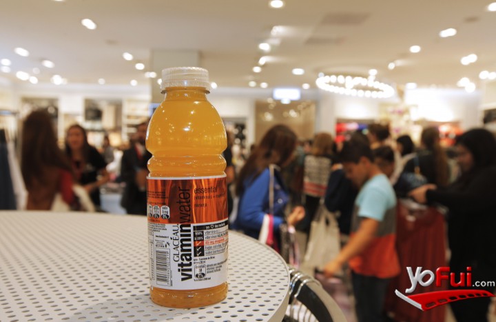 Fotografía en GLACEAU vitaminwater presente en inauguración de H&M en Casacostanera, Tienda H&M, Mall Casacostanera