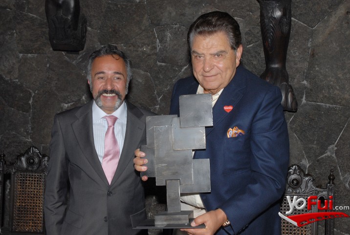 YoFui.com Achap Entrega Reconocimiento a Mario Kreutzberger por su Aporte a la Publicidad, Restaurant Aquí está Coco (6295)