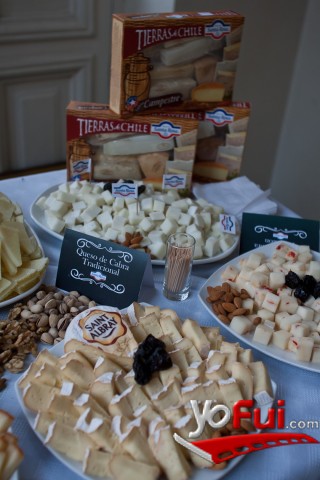 Fotografía en 5º edición chilena de la Cofradía Internacional de los Queseros “Guilde des Fromagers”, Tetro Municipal de Santiago
