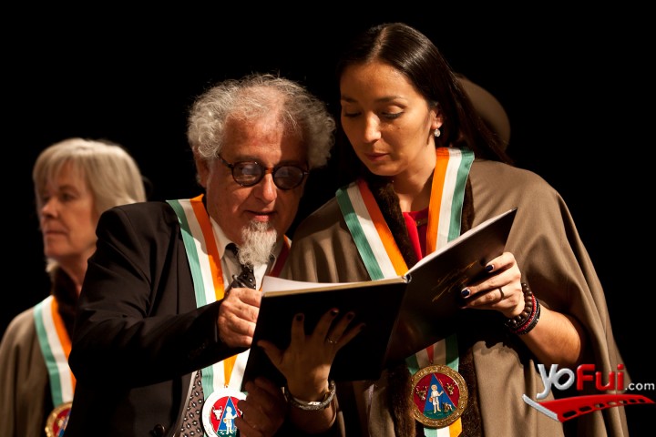 Firma el Libro de Oro Ennio Carota
