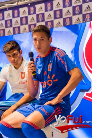 Fotografía en Universidad de Chile presento nueva camiseta 2016, Tienda adidas Homecourt