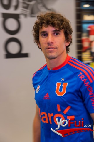 Fotografía en Universidad de Chile presento nueva camiseta 2016, Tienda adidas Homecourt