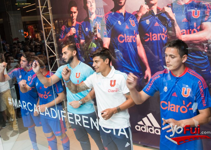 Fotografía en Universidad de Chile presento nueva camiseta 2016, Tienda adidas Homecourt