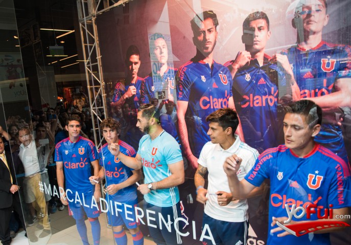 Fotografía en Universidad de Chile presento nueva camiseta 2016, Tienda adidas Homecourt