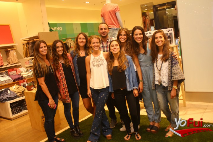 Fotografía en En GAP se vive la navidad con Give Gifts, Give Love, Tienda GAP