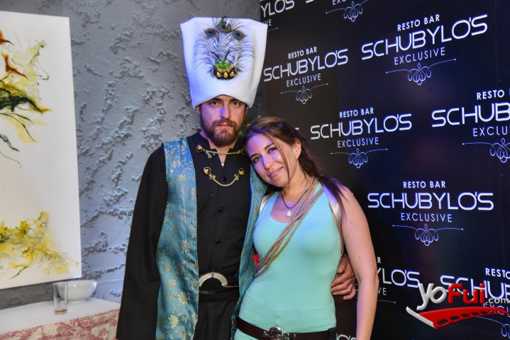 Diego Valencia, Karen Buch