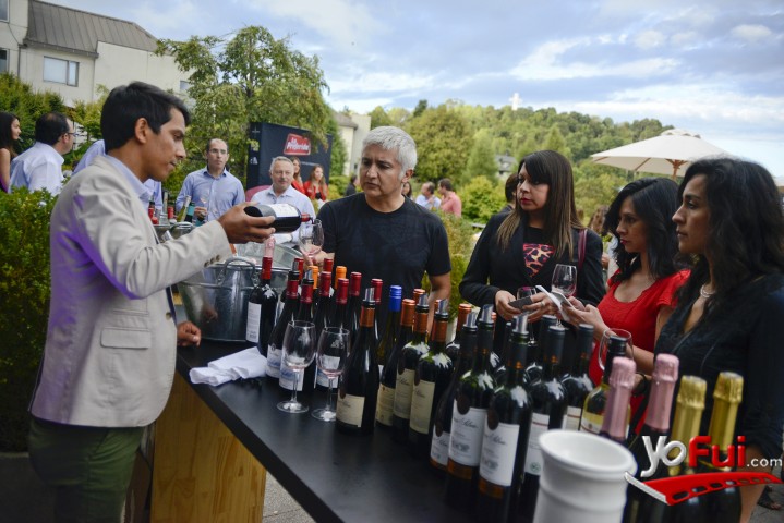 Fotografía en "Fiesta del Vino" en Puerto Varas, Terraza del Hotel Patagónico