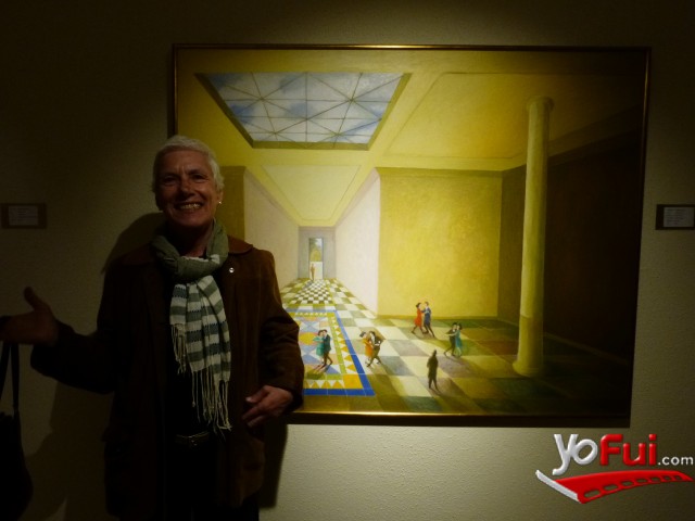 Patricia Ossa junto a su obra