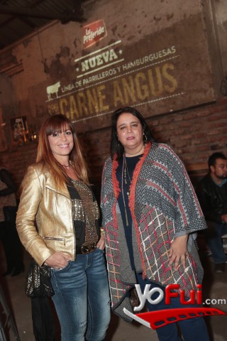 Elizabeth Kassis, Claudia Pérez