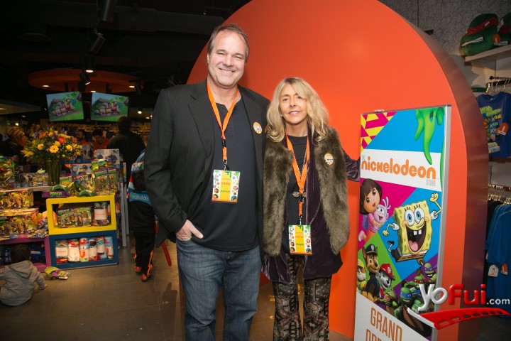 Lance Ayrault, Magdalena Ross