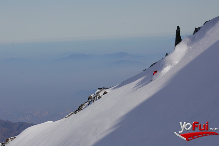 Al fondo abajo, Santiago