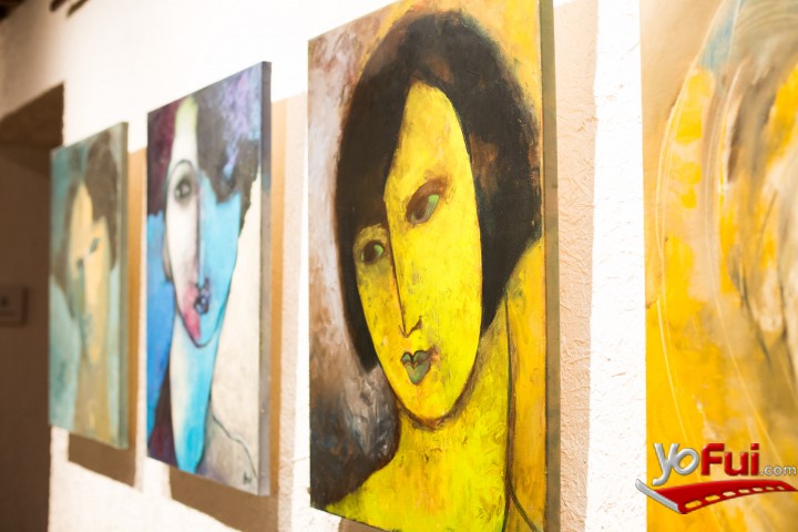 Fotografía en Inauguración “De Regreso a la Cumbre” de Marcela Mendy, Casas de Lo Matta