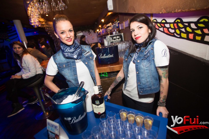 Fotografía en Ballantine´s Records se toma  "La Batuta y El Clan", Diferentes locaciones