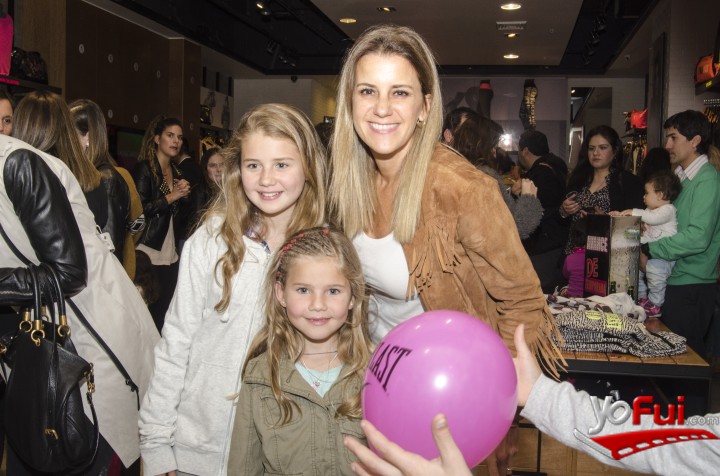 Patricia Larraín y sus hijas