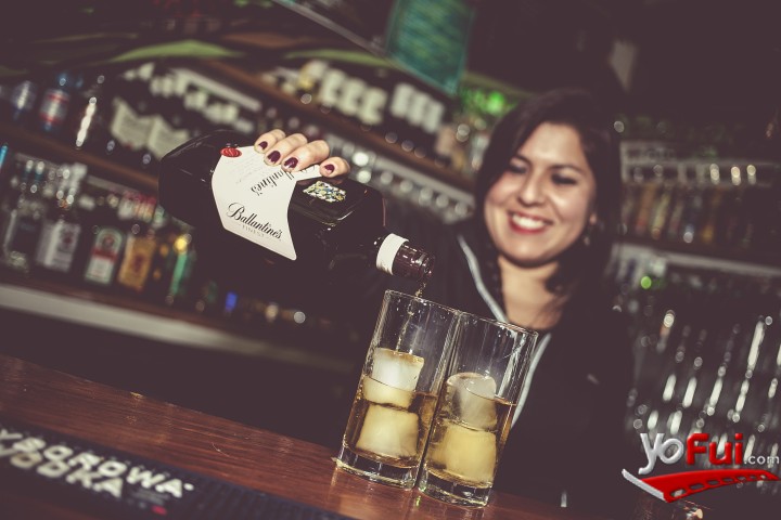 Fotografía en Ballantine´s Records se tomó "El Clan" en el mes de agosto, El Clán