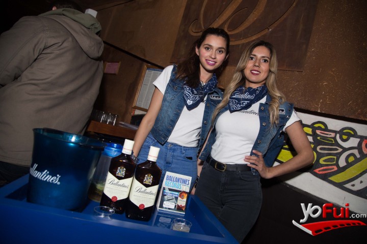 Fotografía en Ballantine´s Records se tomó "El Clan" en el mes de agosto, El Clán