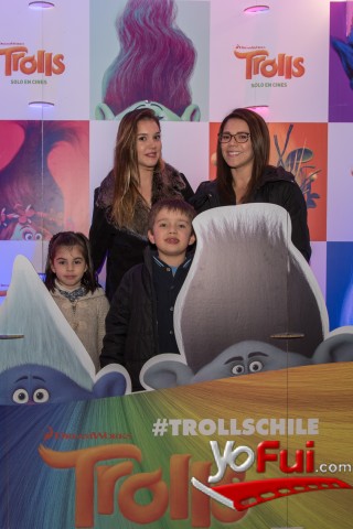 Julieta Velasco, Carolina Mestrovic, Agustin Barra, Paula Semblert