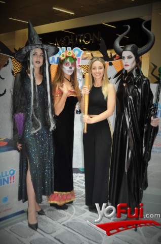 Daniela Nicolas junto a actrices de Costanera AR