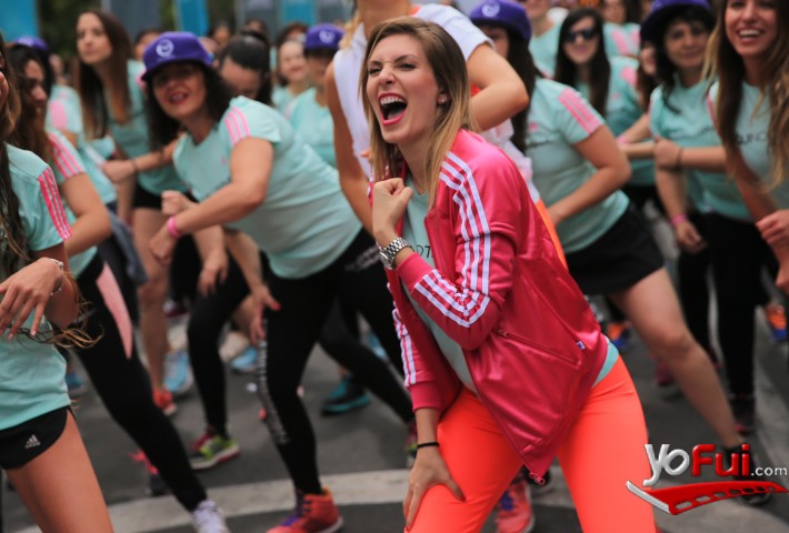 Fotografía en Más de 3000 mujeres disfrutaron al ritmo del dance en #aquinotermina de adidas Women, frente Museo Bellas Artes