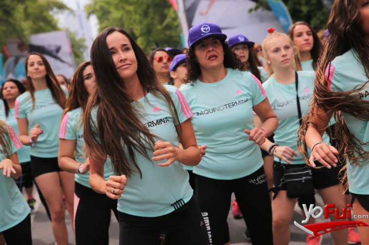 Fotografía en Más de 3000 mujeres disfrutaron al ritmo del dance en #aquinotermina de adidas Women, frente Museo Bellas Artes