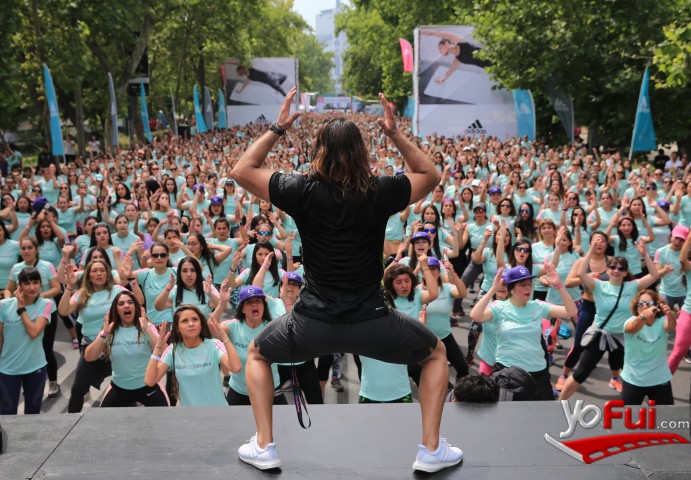 Fotografía en Más de 3000 mujeres disfrutaron al ritmo del dance en #aquinotermina de adidas Women, frente Museo Bellas Artes