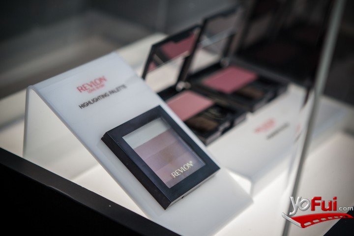 Fotografía en Revlon relanza la marca en Chile bajo el concepto “LOVE IS ON“, Sky Costanera