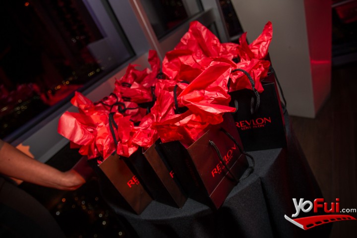 Fotografía en Revlon relanza la marca en Chile bajo el concepto “LOVE IS ON“, Sky Costanera