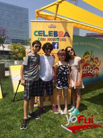 Giulia y Vicente con sus amigos