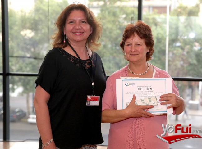 Érika Araya Venegas, coordinadora de la BiblioGAM, María Ximena Donoso, mención honrosa