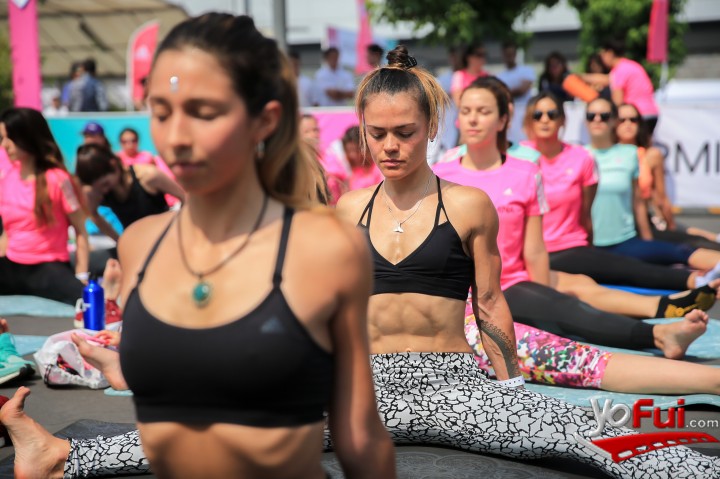 Fotografía en María José Prieto y adidas Women en clase de Yoga para más de 1.500 mujeres, Calles de Santiago
