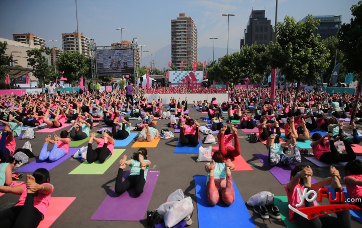 Fotografía en María José Prieto y adidas Women en clase de Yoga para más de 1.500 mujeres, Calles de Santiago