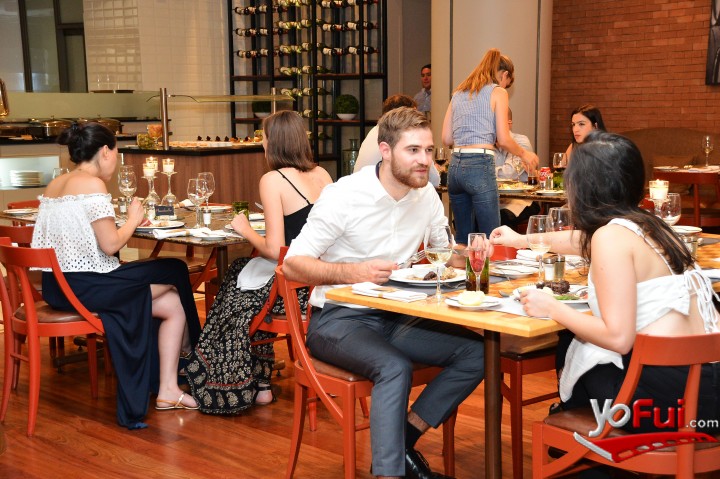 Fotografía en Reinauguración Café Med de Santiago Marriott Hotel, Restaurant Café Med