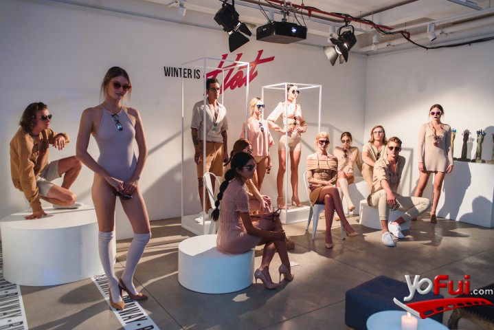 Modelos presentando la colección
