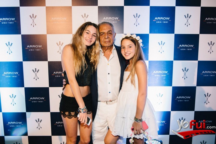Ricardo Abomohor y sus nietas