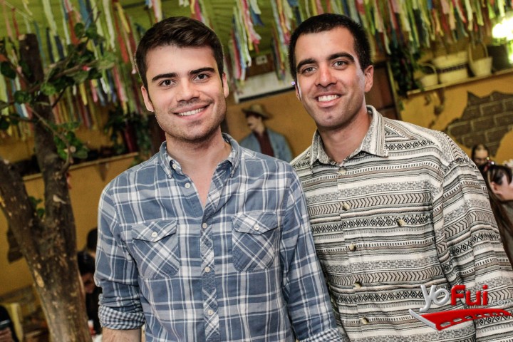 Maximiliano Pinnau, Juan Pablo Bravo