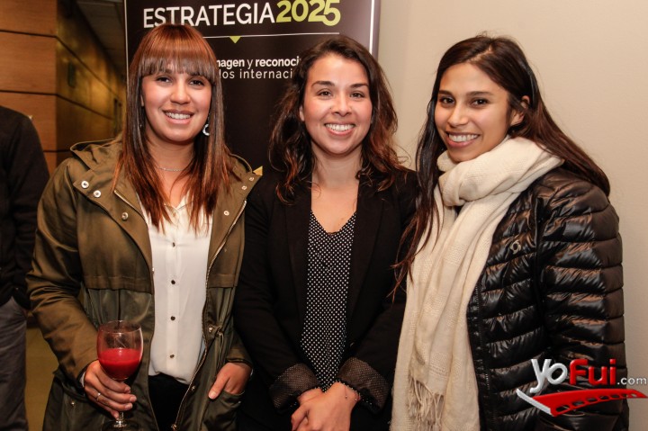 Carmen Orellana, Alison Silva, Constanza Gonzalez
