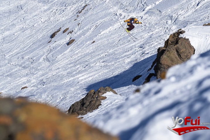Johnny Collison volando en Santa Tere