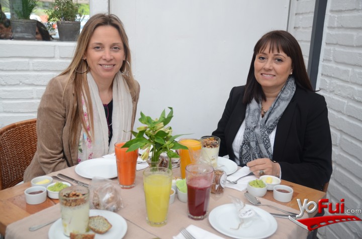 Marcela Mora, Sandra López