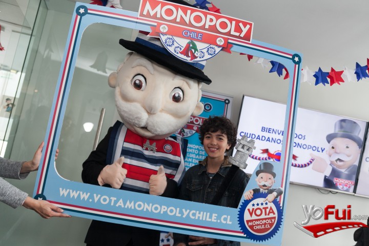 Vicente Soto junto al Sr Monopoly