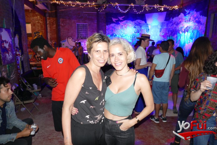 Paula Leonvendagar, Constanza Larraín