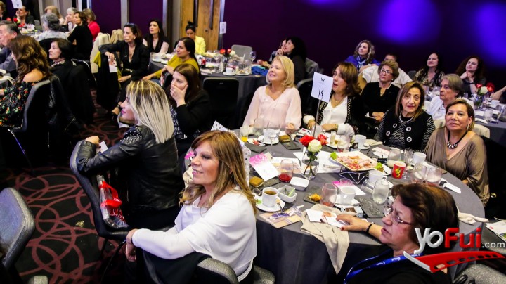 Fotografía en Fundación Amanoz "los años se visten de moda", Hotel W