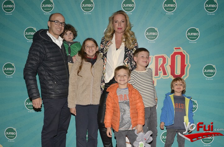 Rodrigo Sahr, Gerente de Marketing de Jumbo junto a sus hijos, Pilar Jarpa