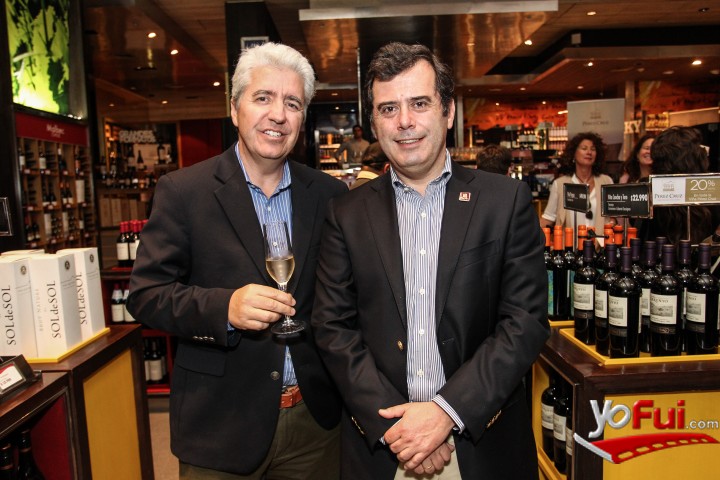Claudio Cilveti en Viña Pérez Cruz celebra cambio de imagen y 95 puntos en Decanter