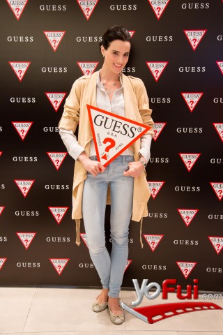 Renata Ruiz en GUESS inaugura nueva tienda
