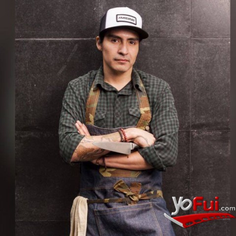Miguel González, barman