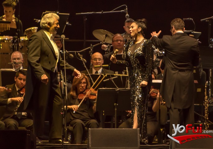 Plácido Domingo, Mon Laferte