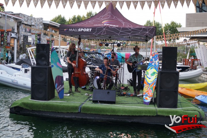 Colibri Waves tocando en vivo